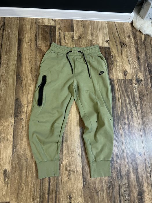 Nike Tech Fleece Wmns size M