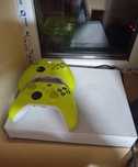 Vând xbox one s cu doua manete