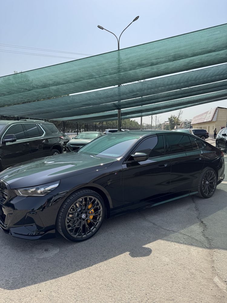 Bmw i 5 2025 yil kirasksi toza holati idyal murojat uchun telfon qilin