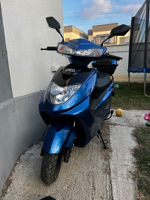 Vând scuter electric DKD , se conduce fără permis