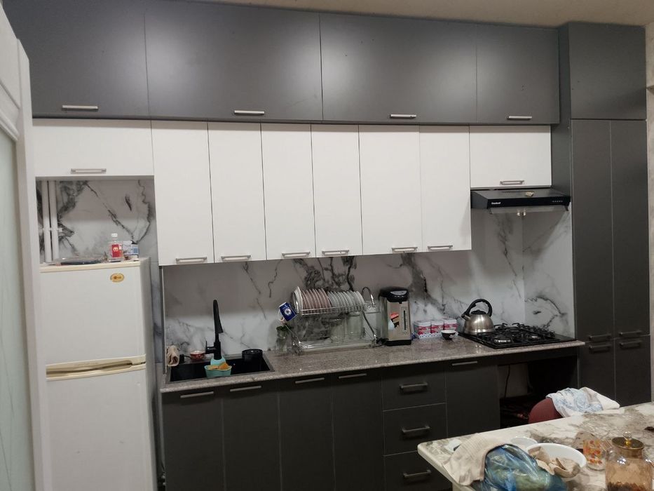 Mebel na zakaz kuhonniy prihojka spalniy