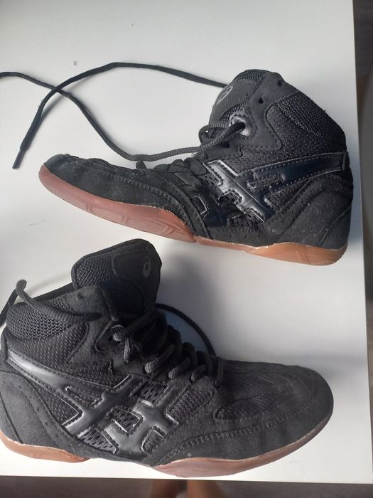 Отдам даром борцовки б/у.