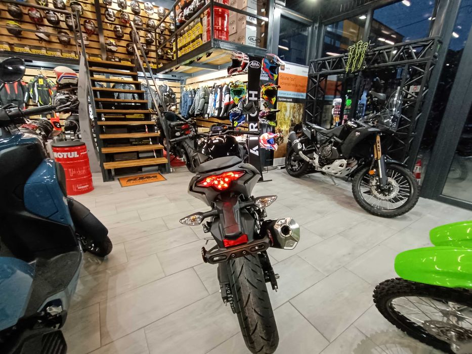 Kawasaki Z 500 -0km pret livrare prin EST BIKE Campina