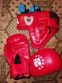 Перчатки, шлем, бинты, капа для бокса