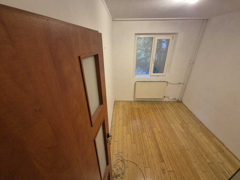 Direct proprietar vand ap 3 cam, Sect 4, Strada Semenic, etaj 2