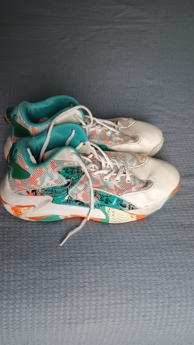 Vând adidași sport