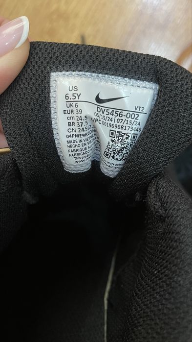 Продам кроссовки новые