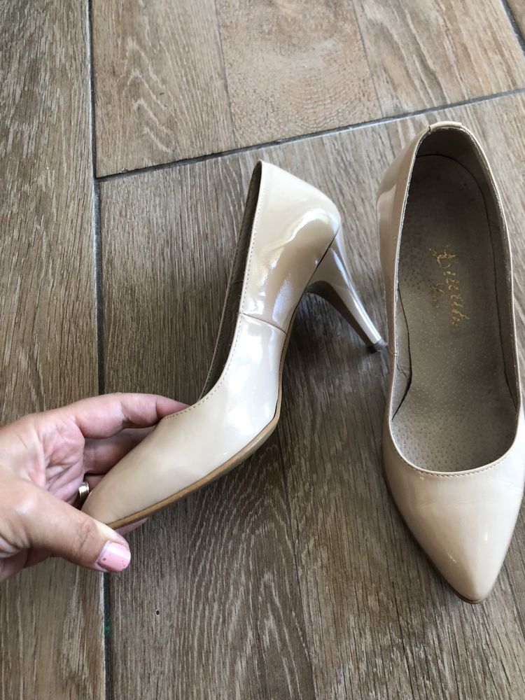 Pantofi nude piele naturala lacuita marimea 36 sau 37 ingust