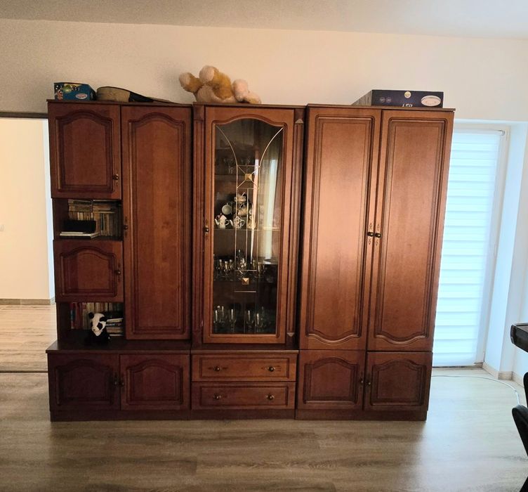 Vând mobila living cu șifonier