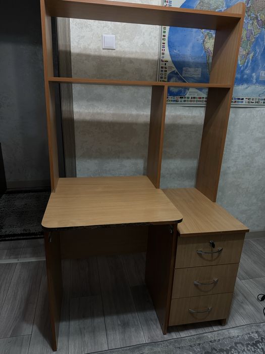 Продам компьютерный стол