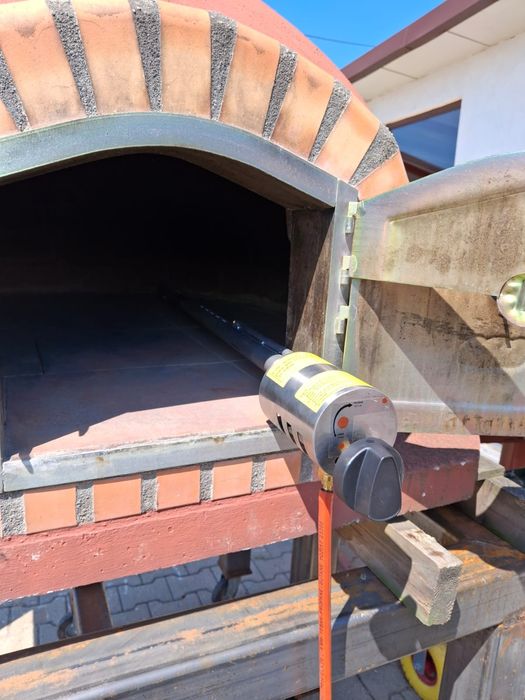 Vând cuptor traditional mobil pizza/pâine