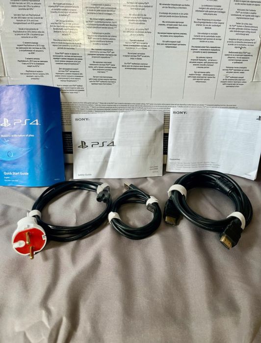 Playstation 4 Slim 1TB + 2 controllers + 5 games, full box