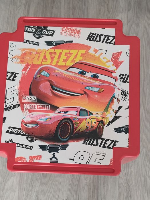 Детска пластмасова масичка и раничка за градина