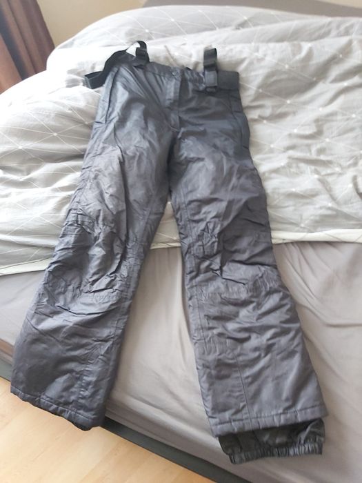 Продавам гащеризон за ски