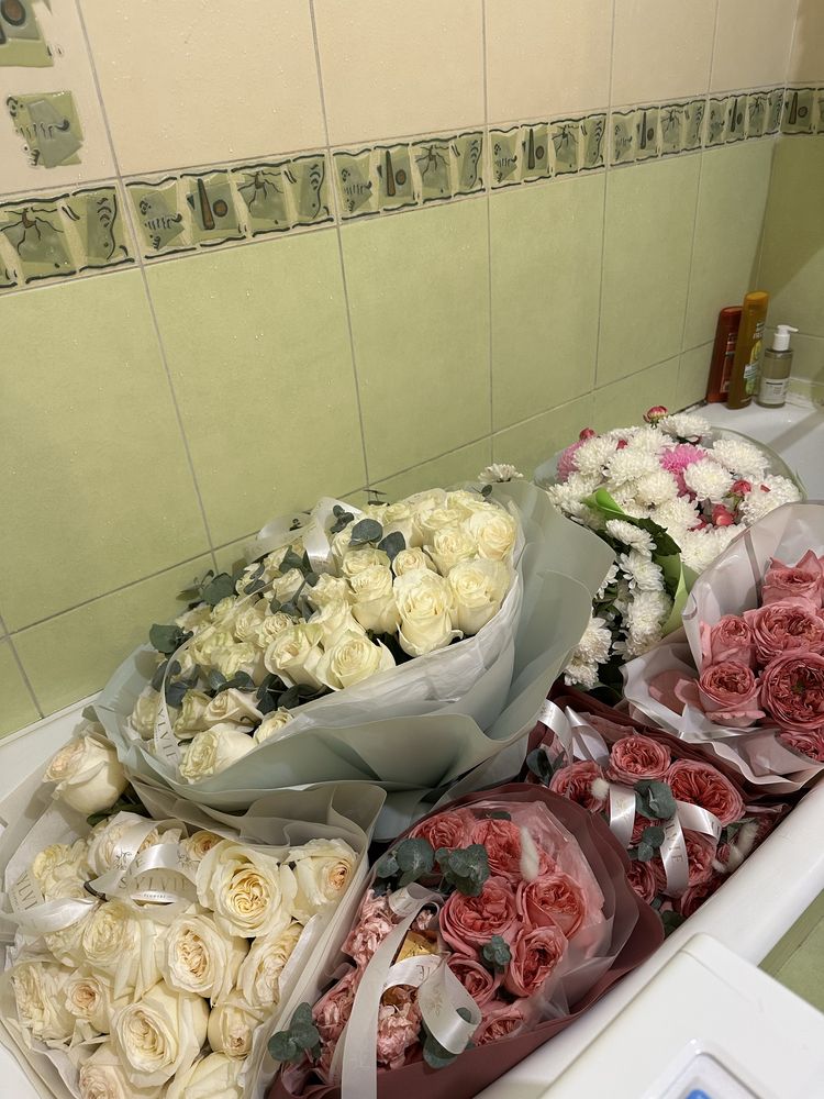 Цветы розы и тд.