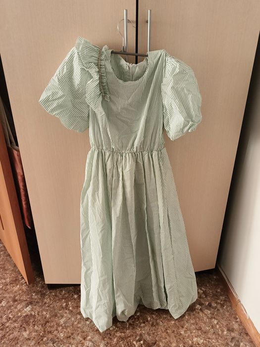 Продам платье бело-зелёное платье
