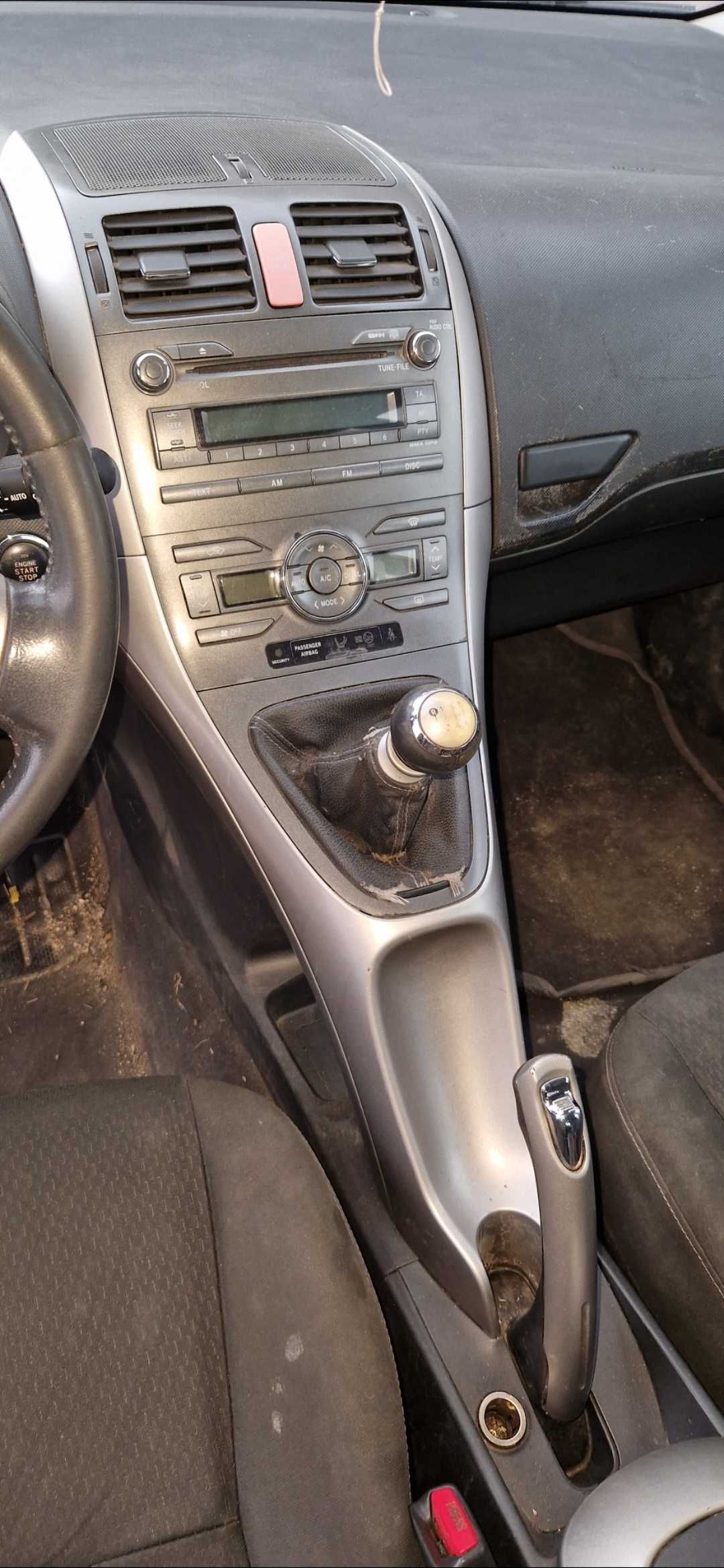 Тойота Аурис  Toyota Auris 2009г 2.200куб  177кс D-CAT  ДИЗЕЛ на части