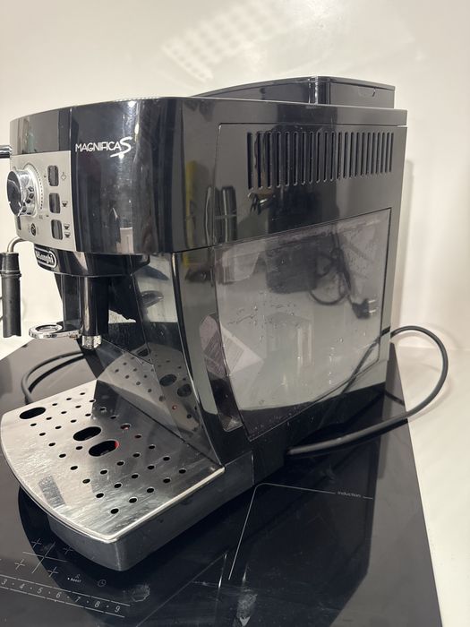 Aparat de cafea delonghi magnifica s