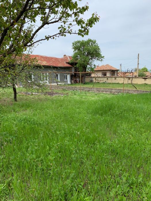 Изцяло реновирана къща за гости с 4 спални, 1.5 дка, 100 км от ВН