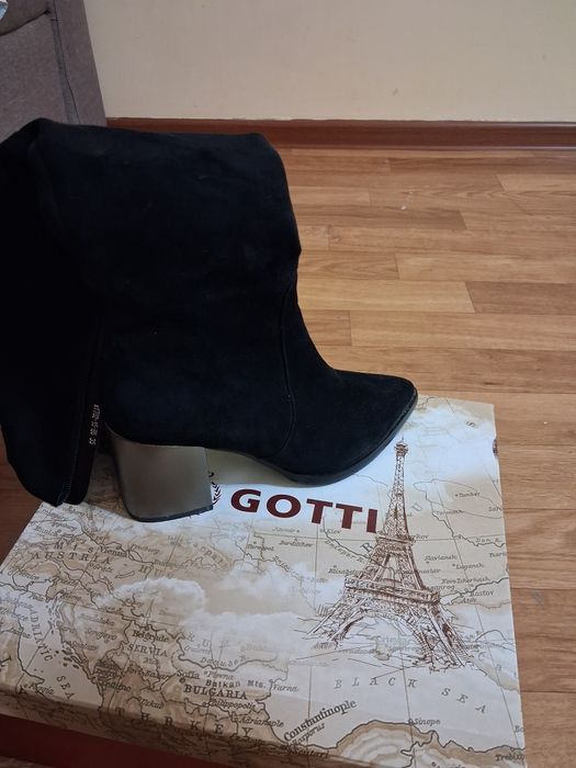 Новые сапоги замша натуральная.