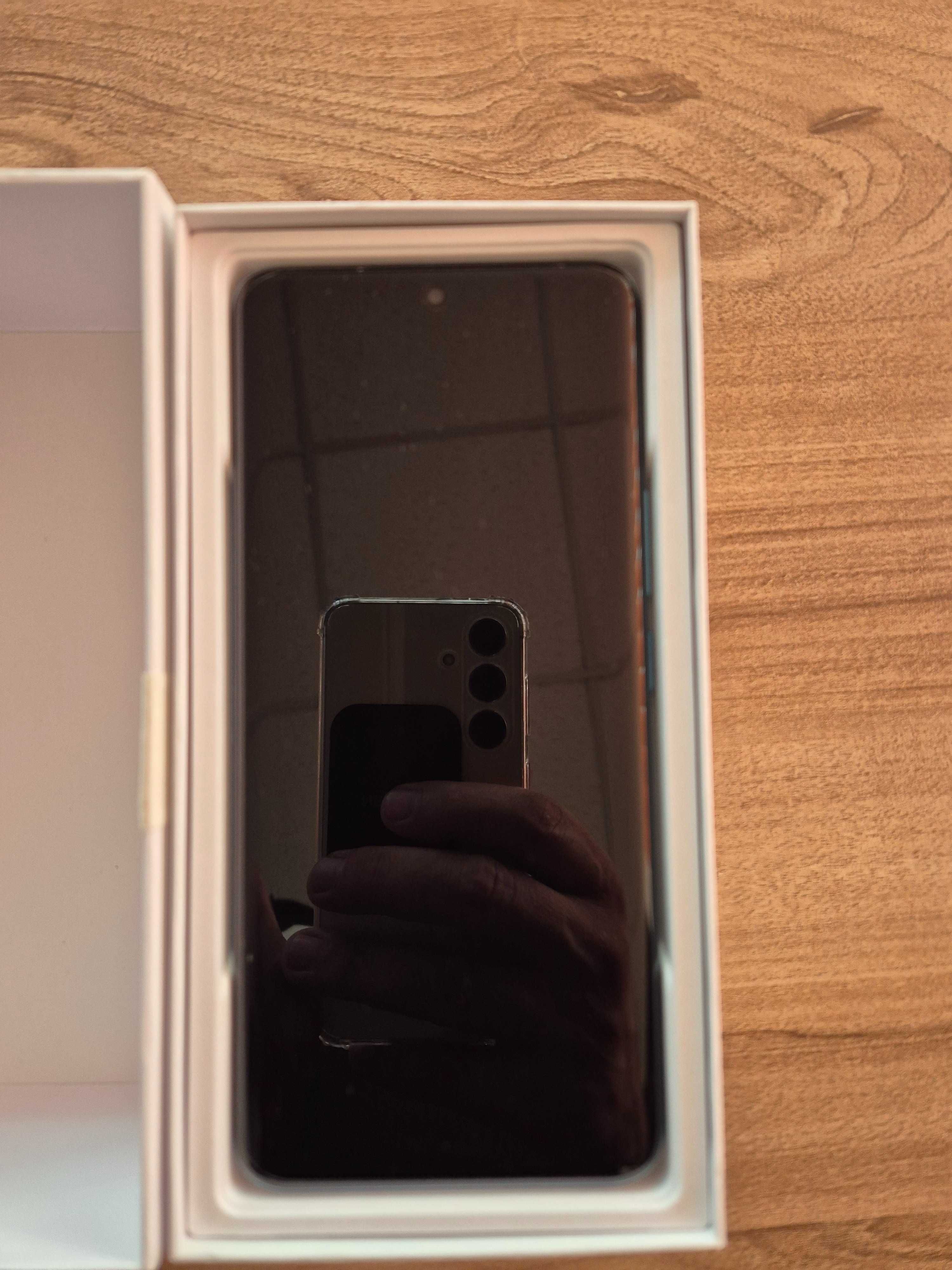 Telefon Honor 90 256GB 8 GB RAM nou, 2 ani garantie