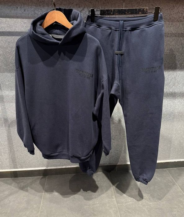 Мъжки екип Essentials