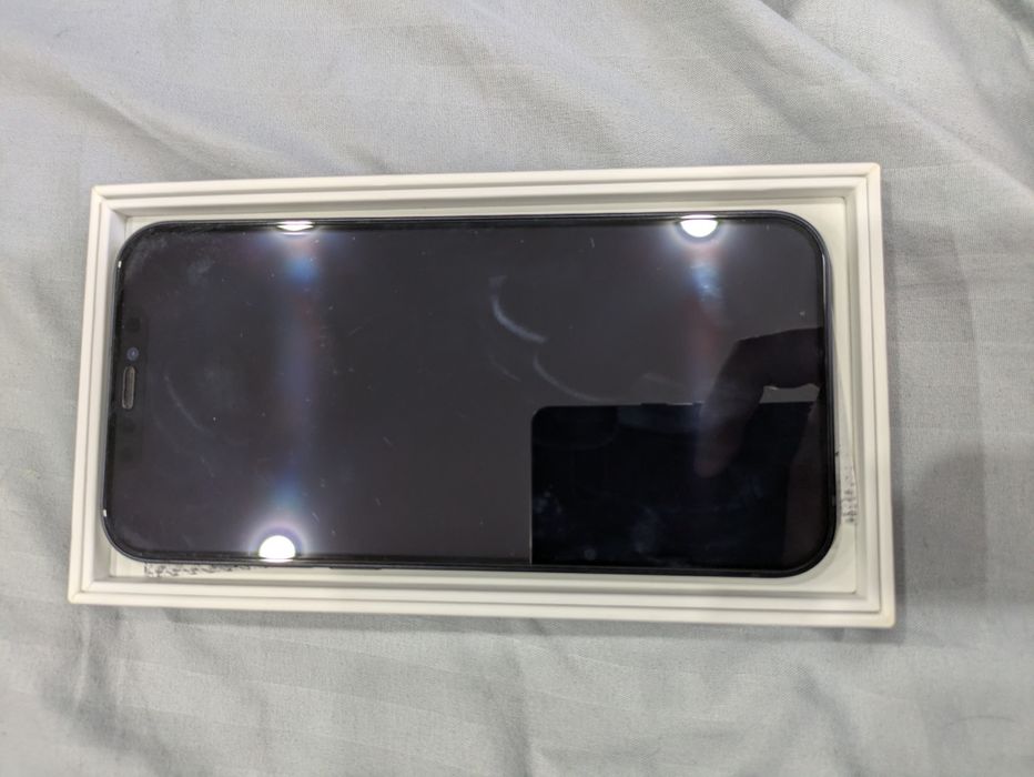 Продам нерабочий Iphone 12 64 GB