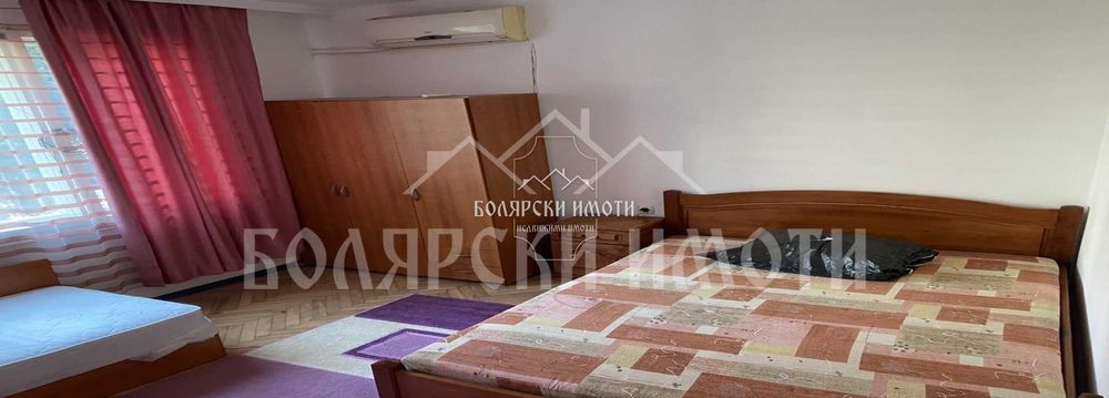 Просторен и уютен тристаен апартамент до Езикова гимназия