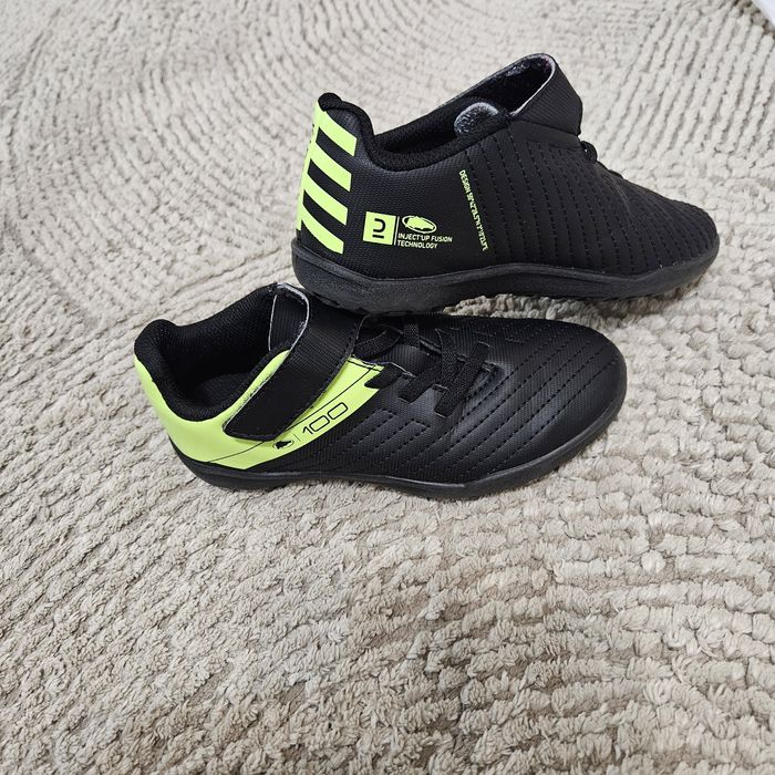 Футболни бутонки