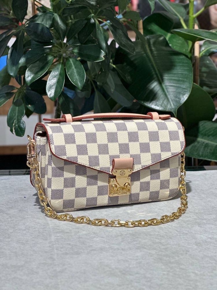 Geanta Louis Vuitton Noua !!! Dimensiuni 22/13 !!!