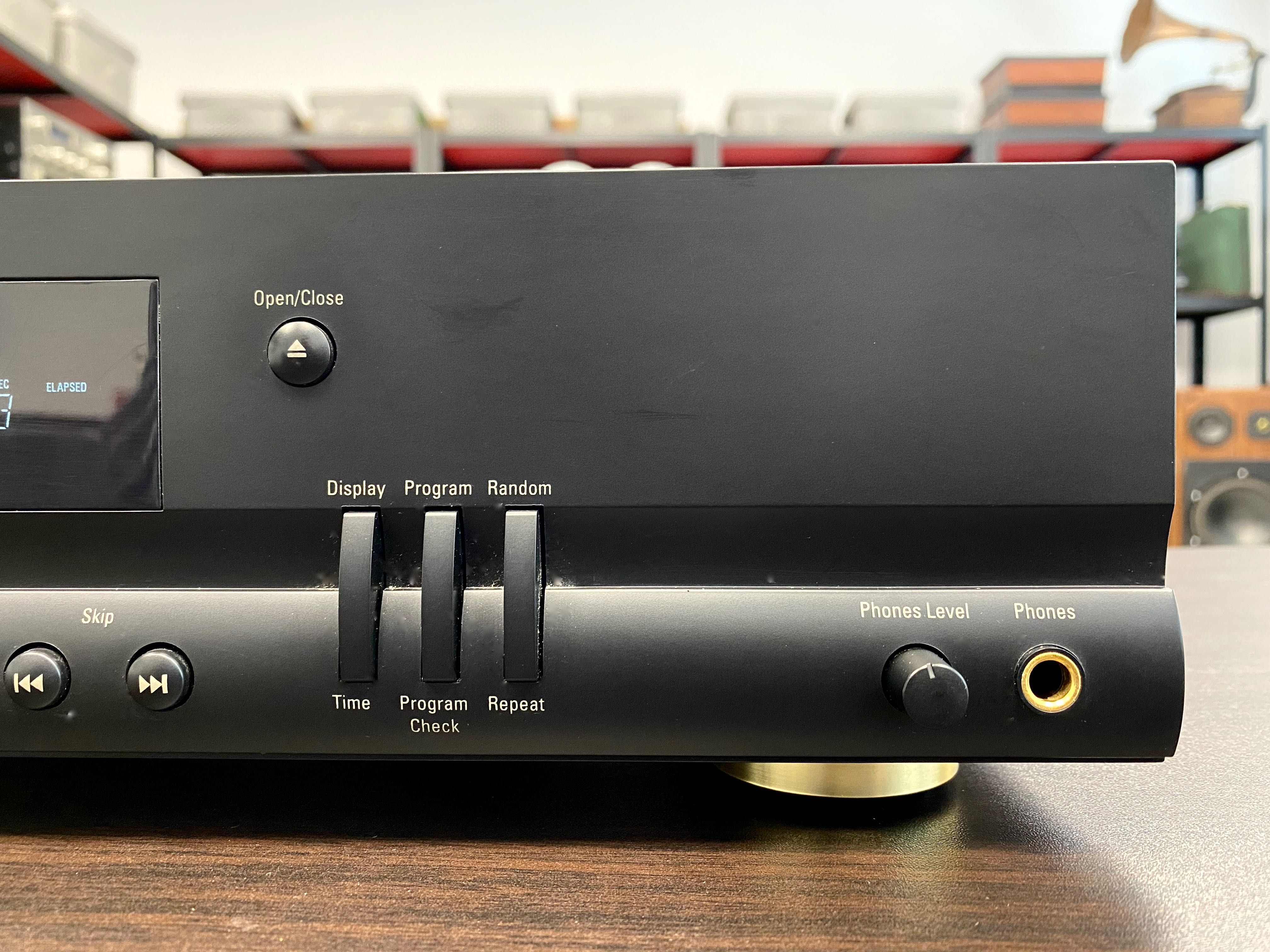 Отличен CD плеър Harman Kardon