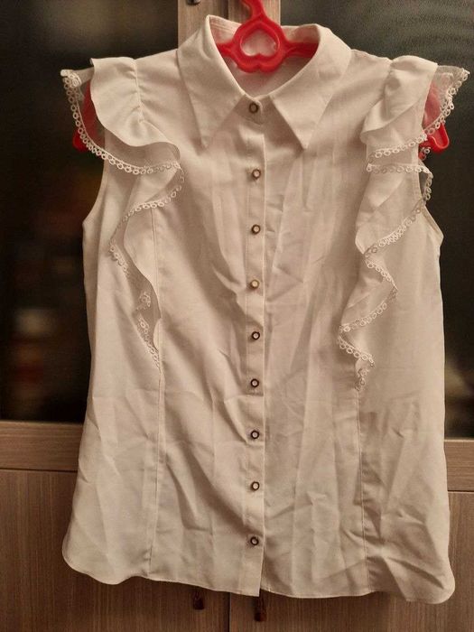 Продам белую блузку.