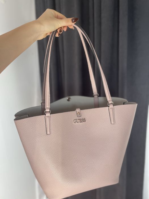 Чанта Guess.