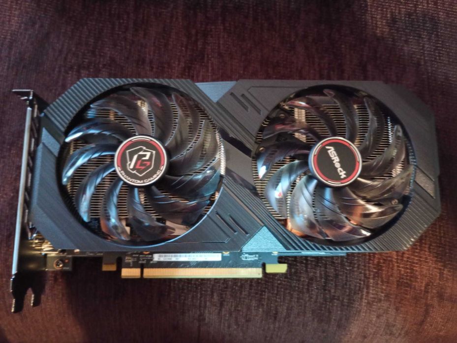 Vand placa Video ASROCK PHANTOM Gaming 700 lei