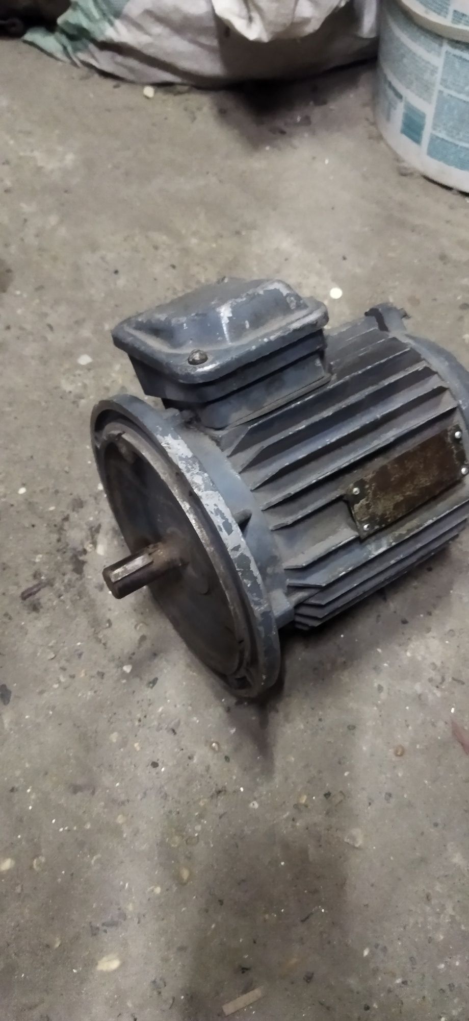 Продам электродвигатель