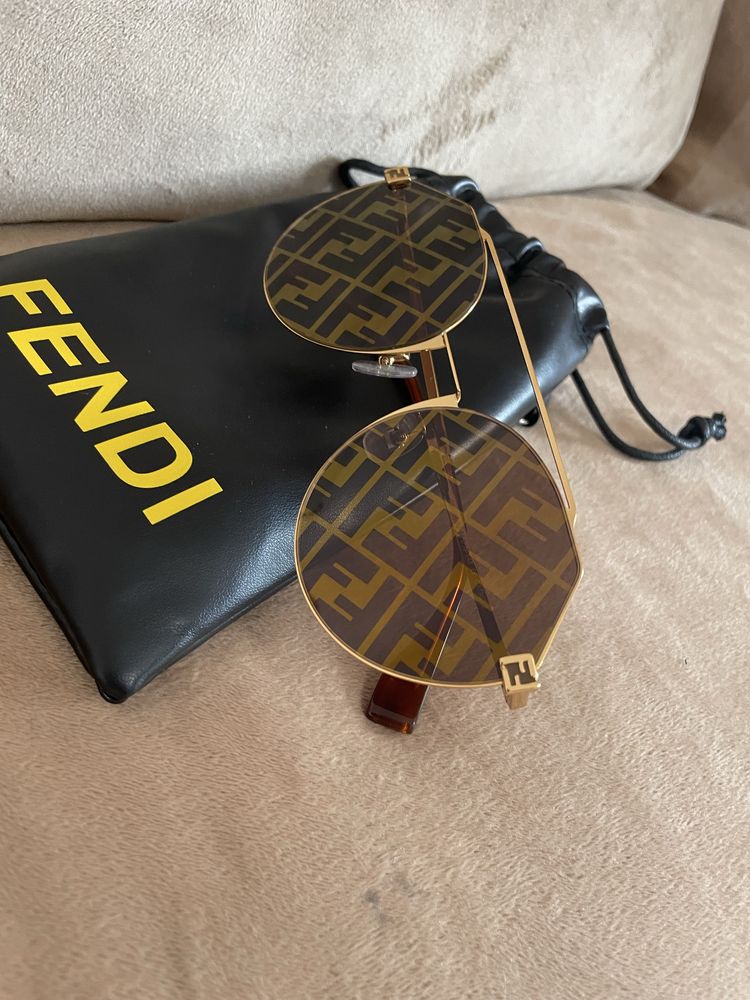 Слънчеви очила FENDI