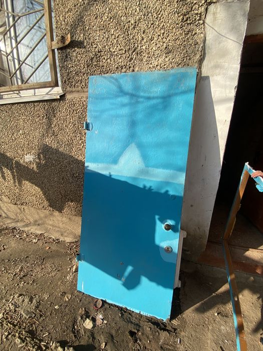 Металический дверь