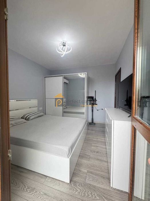 Продава се Тристаен апартамент в Пловдив, Христо Смирненски - 90 кв.м за 2000 €/кв.м - Снимка #8