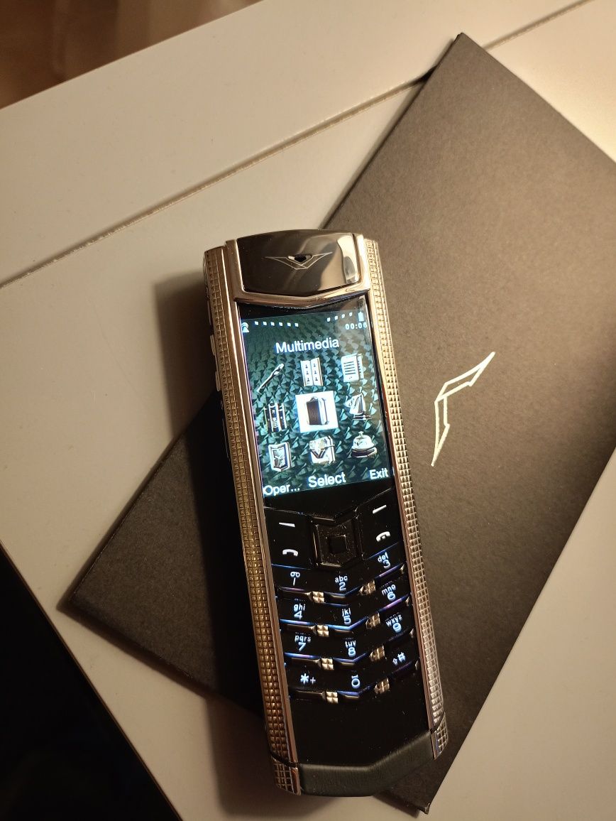 Vertu Signature Clous De Paris