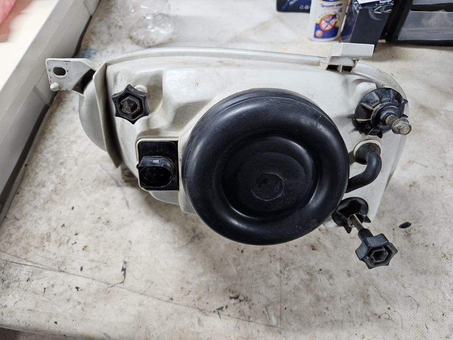 Десен фар Голф 3