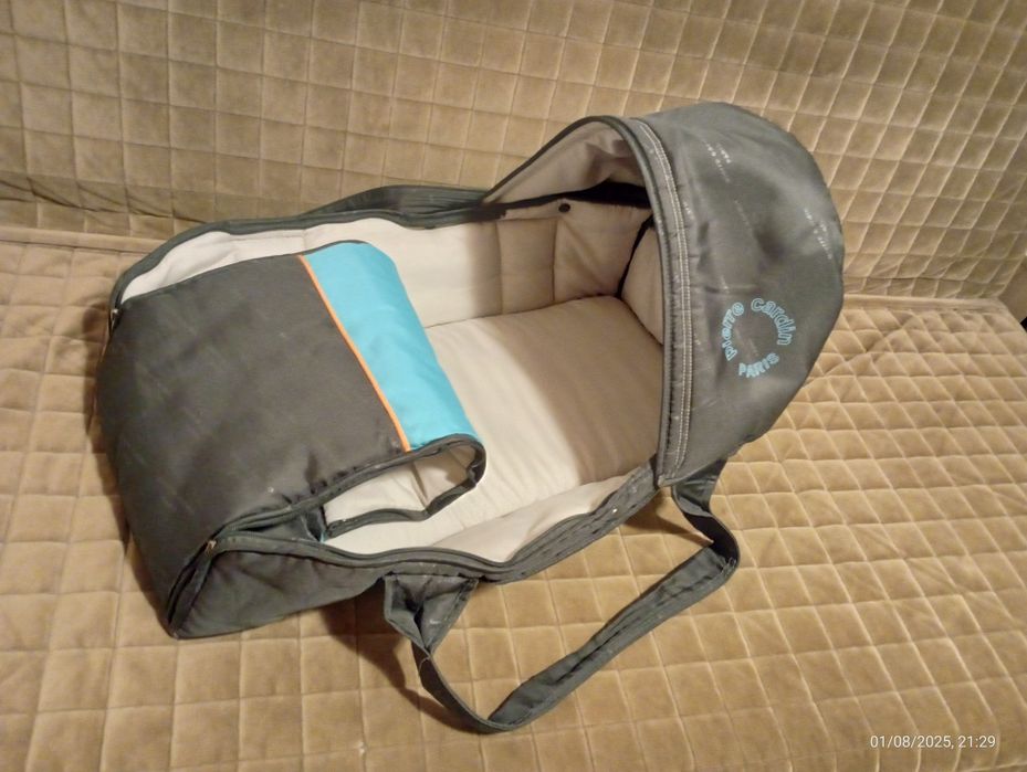 Vând landou Pierre Cardin Paris