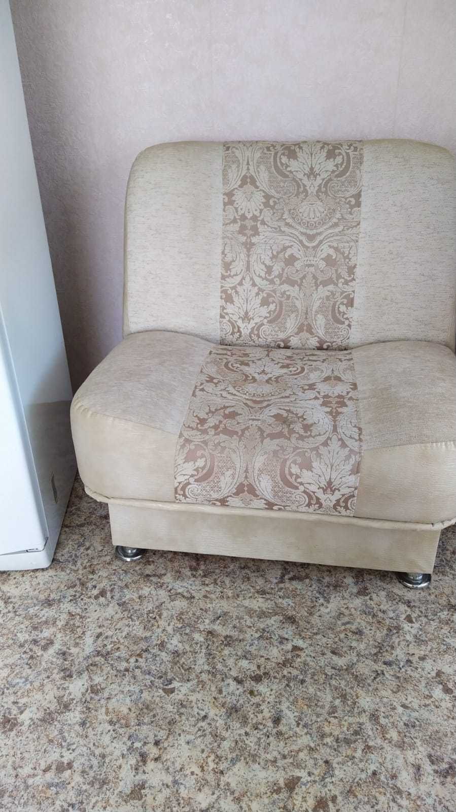 продам диван и одно кресло
