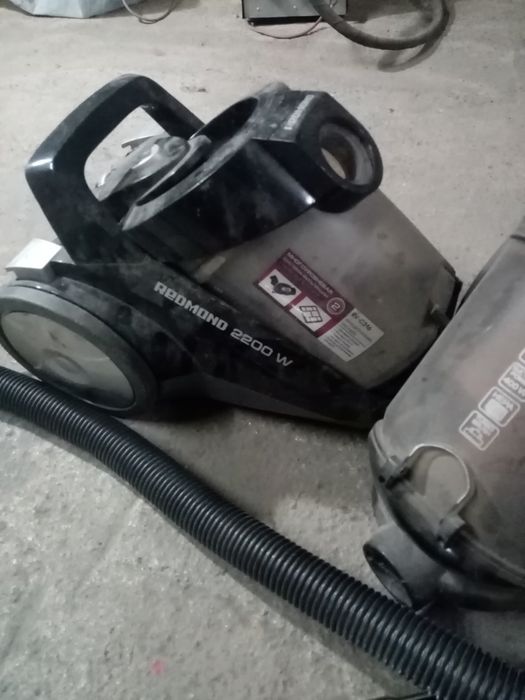 Пылесос продам два