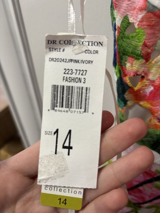 Rochie doamne, noua, colorata, dantelata