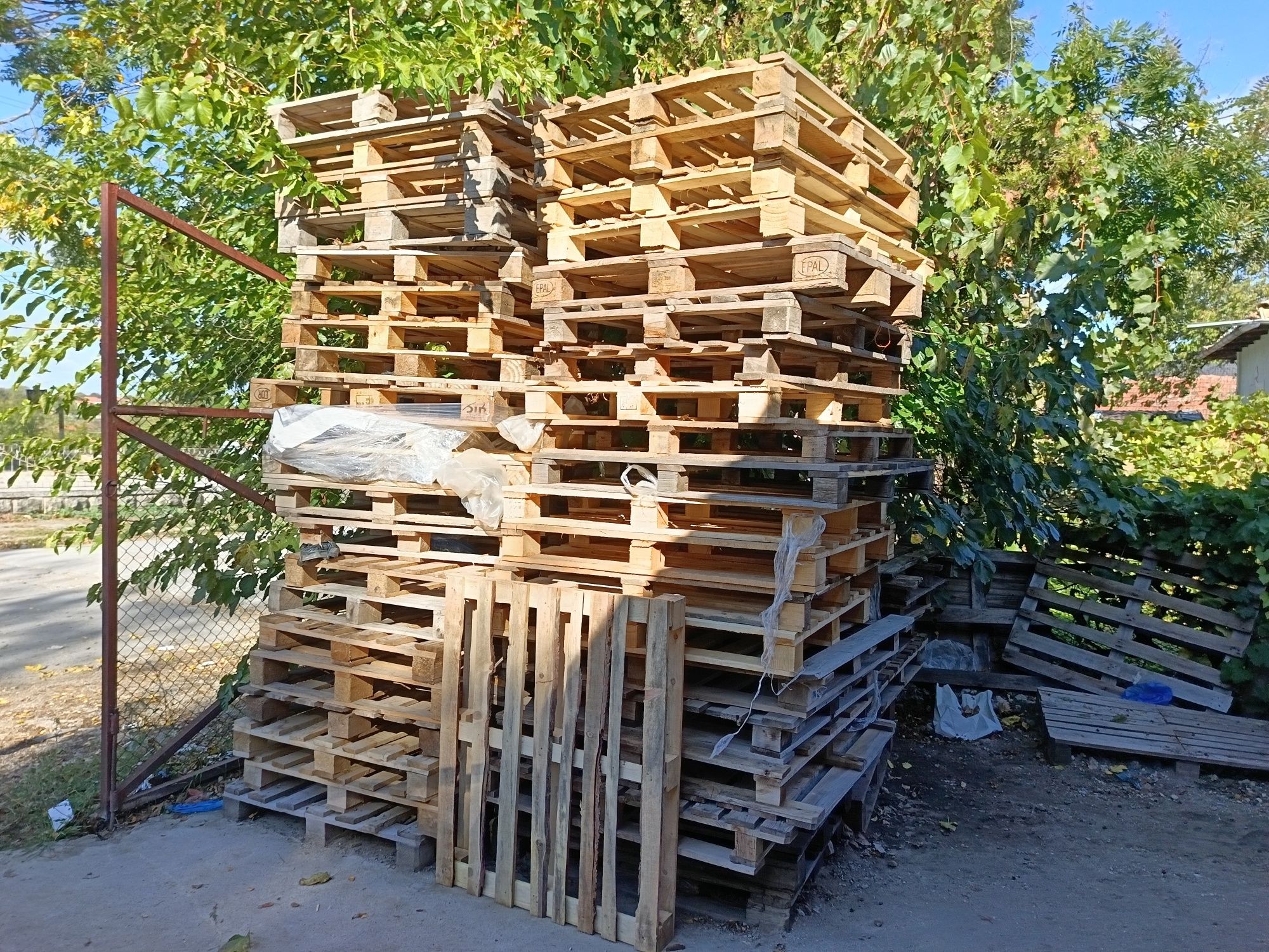 Продавам палети  1.00 на 1.20 цена 5лв на бр