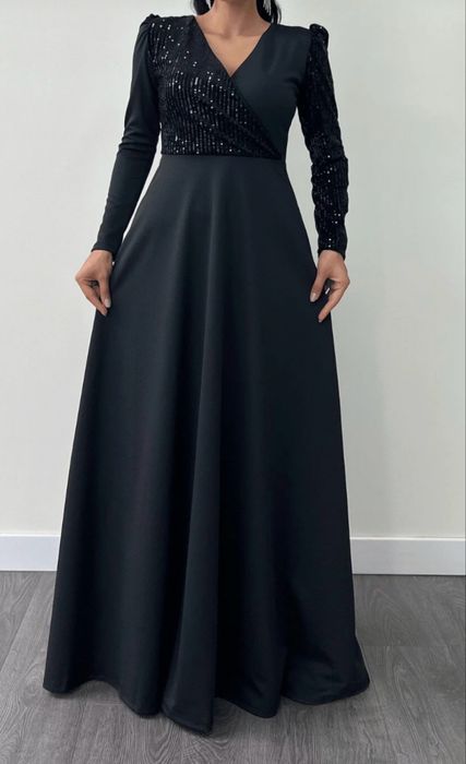 Rochie cu paiete din material creponat