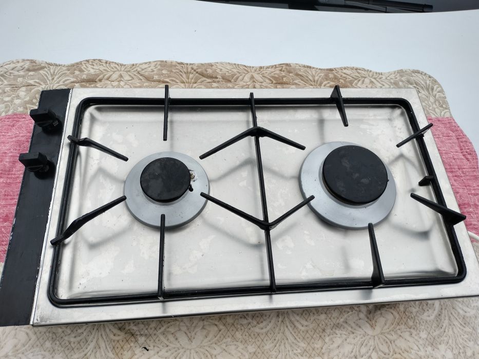 Plita doua ochiuri pe gaz cu sistem electronic de aprindere