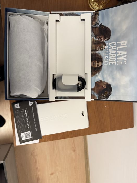 Boxa JBL Charge 5, folosita 2 luni
