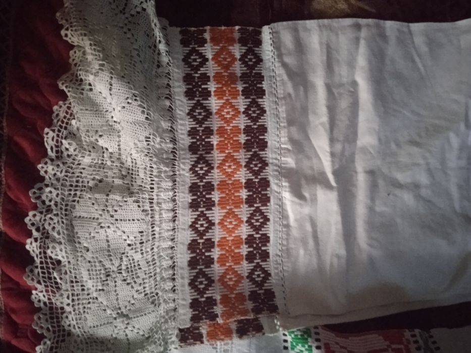 Vând prosoape tradiționale