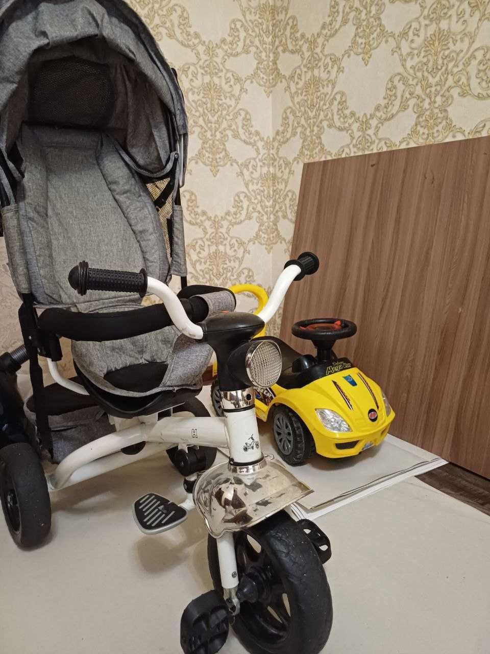 Трёхколёсный детский велосипед и машинка